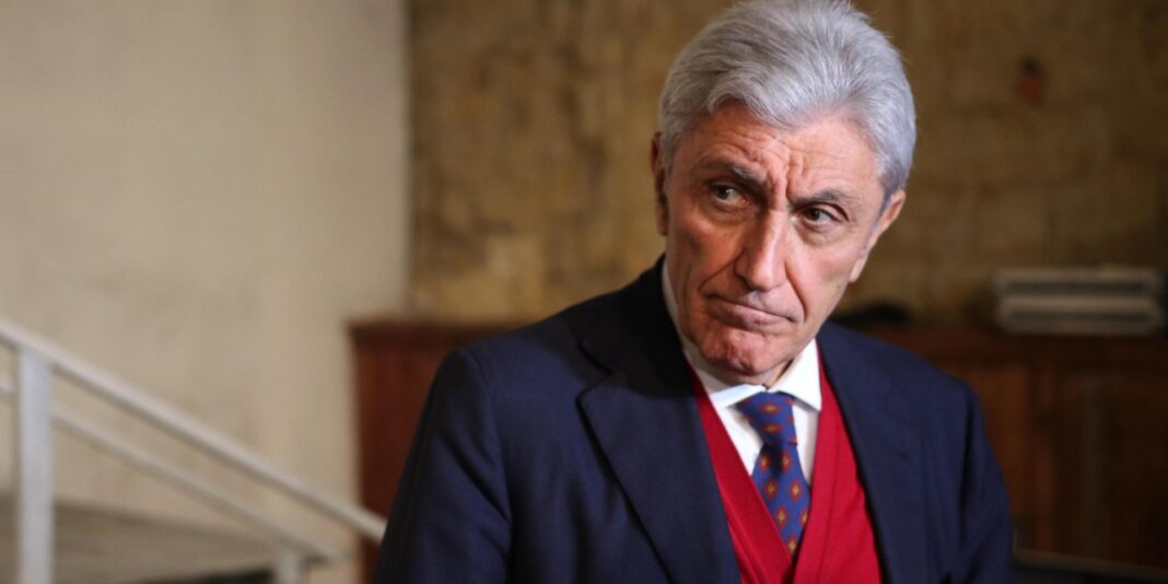 Pd: Bassolino tira dritto e inizia la campagna elettorale